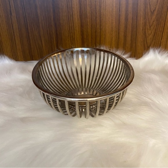 Vintage Silver plated wire fruit basket made in Hong Kong - Picture 2 of 13